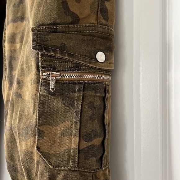 Jean  with pockets - Picture 2 of 5